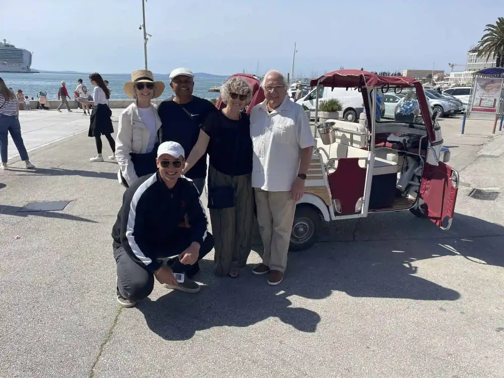 The tuk tuk pausing at a scenic Marjan Hill viewpoint