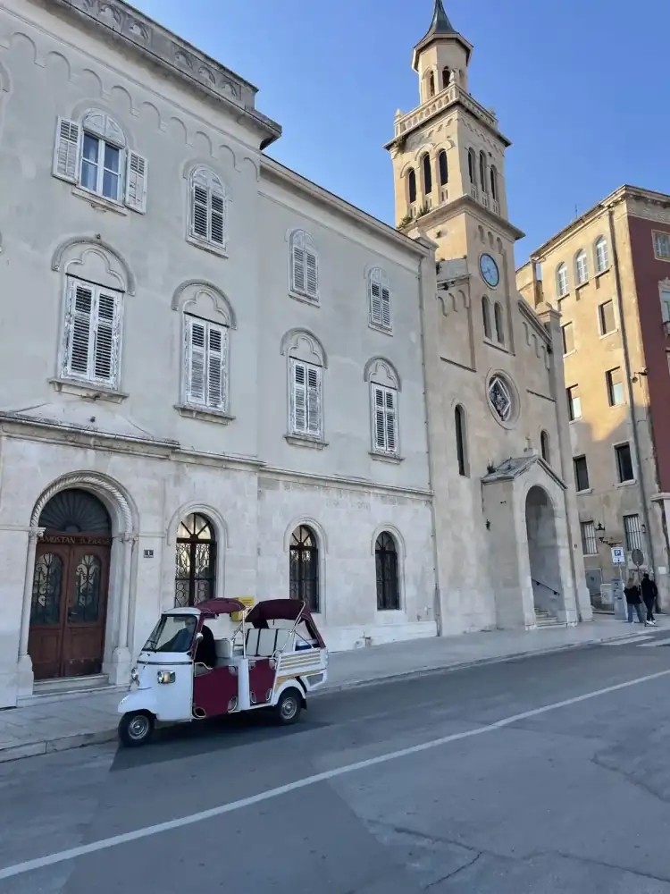 Family on a tuk tuk tour with the Adriatic in the background